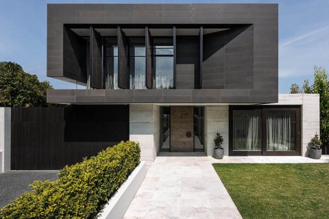 قدمت أبوظبي نموذجًا لعقد المعاملات خارج الخطة