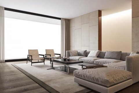 وسجلت الصفقات العقارية في دبي أعلى مستوياتها في 12 عاما في يوليو تموز عند 5.7 مليار دولار