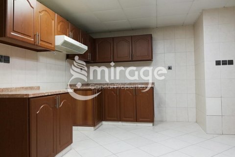 Villa in Abu Dhabi, UAE 3 bedrooms, 175.8 sq.m. № 597210 - photo 7