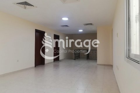 Villa in Abu Dhabi, UAE 3 bedrooms, 175.8 sq.m. № 597210 - photo 4