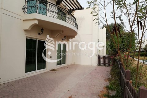 Villa in Abu Dhabi, UAE 3 bedrooms, 175.8 sq.m. № 597210 - photo 9