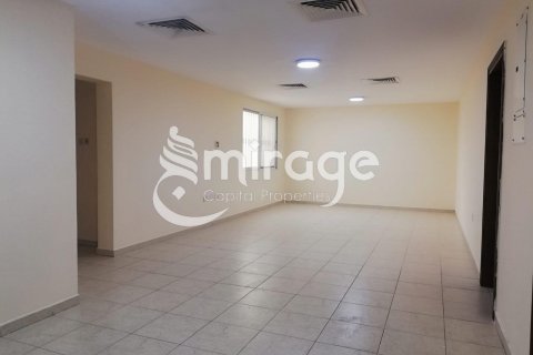Villa in Abu Dhabi, UAE 3 bedrooms, 175.8 sq.m. № 597210 - photo 6