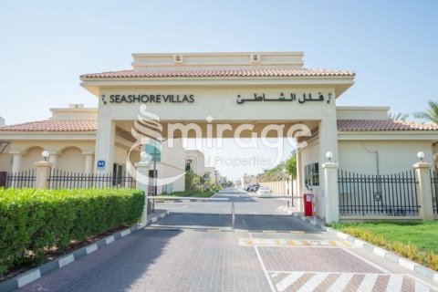 Villa in Abu Dhabi, UAE 3 bedrooms, 175.8 sq.m. № 597210 - photo 1