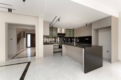 Вилла Jumeirah Village Triangle, Дубай, БАӘ-да 5 жатын бөлмелер, 390 м² № 625289 - фото 1