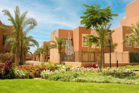 Müüa villa asukohaga Abu Dhabi Gate City, AÜE: 5 magamistoaga, 371.6 m² Nr 547214 - pilt 13