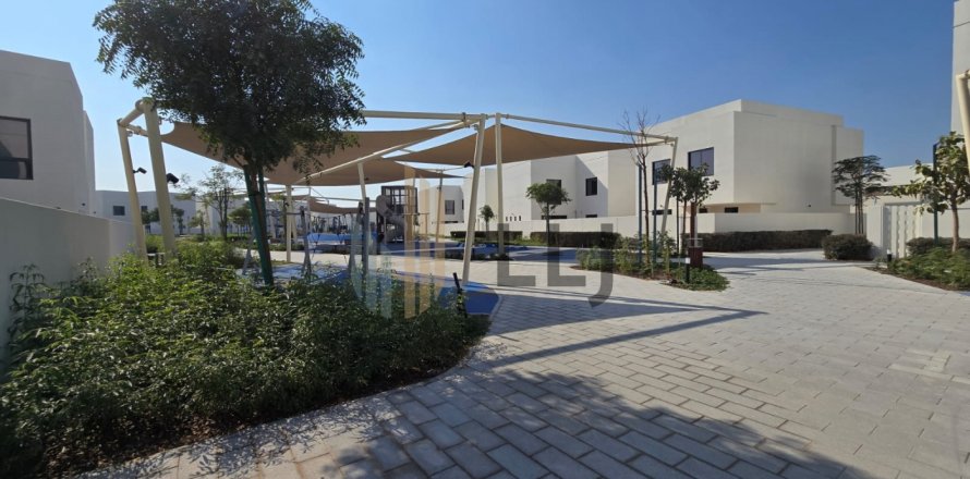 Vilë në Yas Island, Abu Dhabi, Emiratet e Bashkuara Arabe 3 dhoma gjumi, 375.8 m2. № 589316