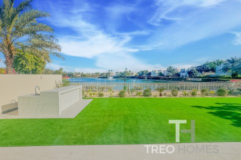Vilë në Meadows, Dubai, Emiratet e Bashkuara Arabe 5 dhoma gjumi, 344 m2. № 586534 - Foto 1
