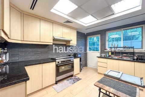 Villa te huur in Jumeirah Park, Dubai, VAE 4 slaapkamers, 328 vr.m., nr 626639 - foto 5