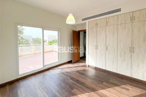 Villa in Meadows, Dubai, UAE 3 bedrooms, 515 sq.m. № 626637 - photo 11