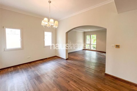 Villa in Meadows, Dubai, UAE 3 bedrooms, 515 sq.m. № 626637 - photo 3