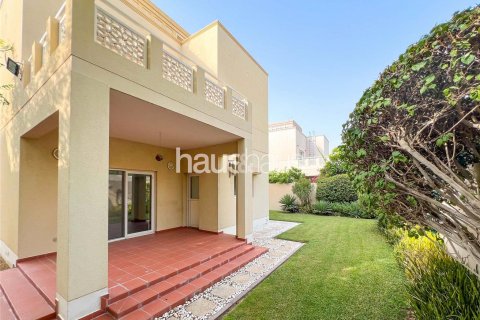 Villa in Meadows, Dubai, UAE 3 bedrooms, 515 sq.m. № 626637 - photo 1