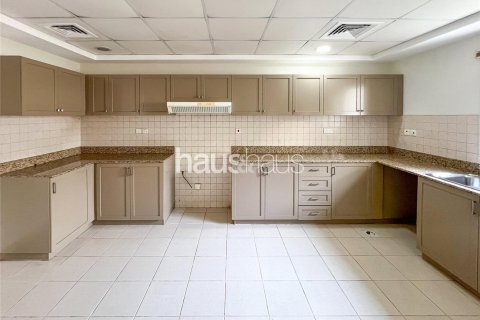 Villa in Meadows, Dubai, UAE 3 bedrooms, 515 sq.m. № 626637 - photo 5