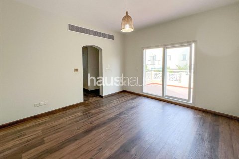 Villa in Meadows, Dubai, UAE 3 bedrooms, 515 sq.m. № 626637 - photo 8