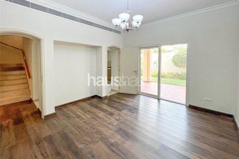 Villa in Meadows, Dubai, UAE 3 bedrooms, 515 sq.m. № 626637 - photo 6