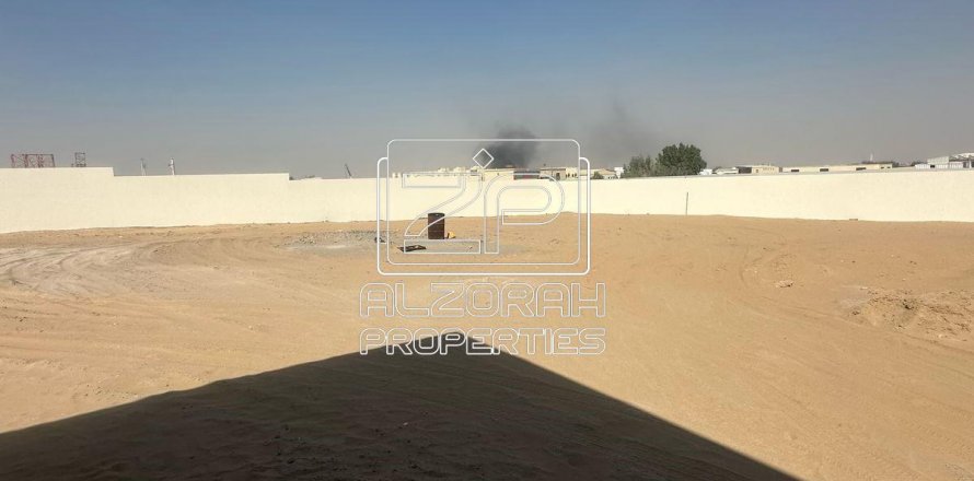 Land in Al Sajaa, Sharjah, UAE 1114.8 sq.m. № 591675