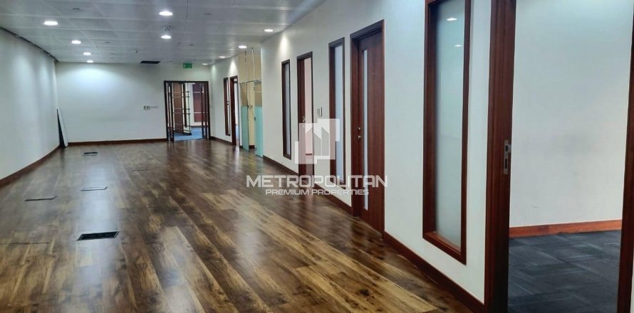 Opisina sa Bur Dubai, UAE 415.6 sq.m. № 591864