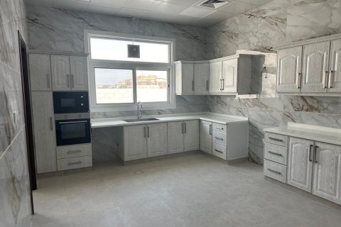 Komerční nemovitost v Mohamed Bin Zayed City, Abu Dhabi, SAE 9 ložnice, 1132 m² Č.: 594276 - fotografie 6