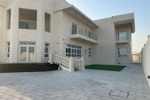 Komerční nemovitost v Mohamed Bin Zayed City, Abu Dhabi, SAE 9 ložnice, 1132 m² Č.: 594276 - fotografie 1