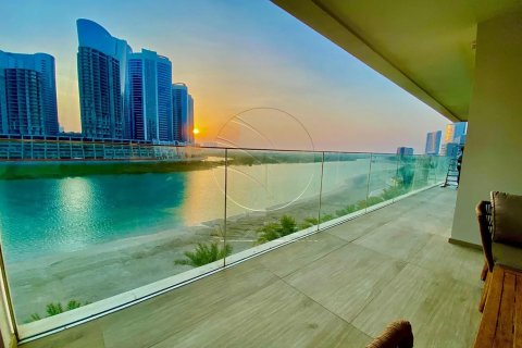Apartment in Al Reem Island, Abu Dhabi, UAE 3 bedrooms, 214 sq.m. № 615955 - photo 1