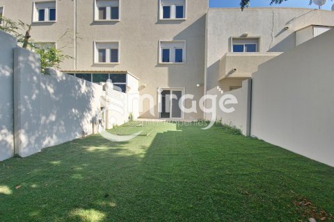 Rijtjeshuis te huur in Al Reef, Abu Dhabi, VAE 3 slaapkamers, 174.1 vr.m., nr 596938 - foto 1