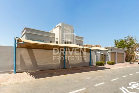 Vilë në Al Barsha, Dubai, Emiratet e Bashkuara Arabe 6 dhoma gjumi, 929 m2. № 601838 - Foto 15