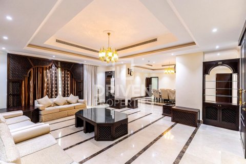 Vilë në Al Barsha, Dubai, Emiratet e Bashkuara Arabe 6 dhoma gjumi, 929 m2. № 601838 - Foto 4
