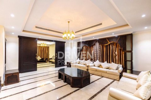 Vilë në Al Barsha, Dubai, Emiratet e Bashkuara Arabe 6 dhoma gjumi, 929 m2. № 601838 - Foto 2