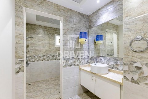 Vilë në Al Barsha, Dubai, Emiratet e Bashkuara Arabe 6 dhoma gjumi, 929 m2. № 601838 - Foto 7