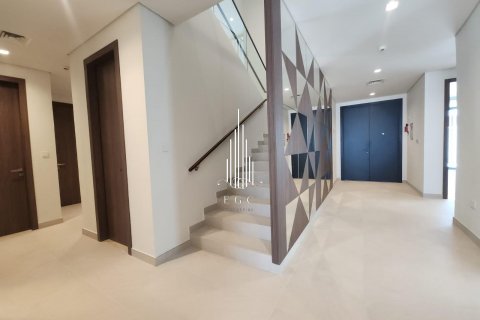 Villa on the Saadiyat Island, Abu Dhabi, UAE 4 bedrooms, 538.6 sq.m. № 577811 - photo 23