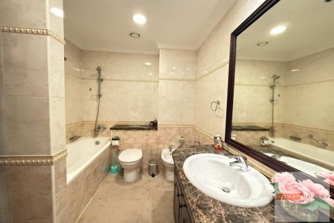Apartment in Palm Jumeirah, Dubai, UAE 2 bedrooms, 164 sq.m. № 600400 - photo 22