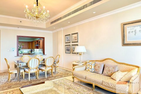 Apartment in Palm Jumeirah, Dubai, UAE 2 bedrooms, 164 sq.m. № 600400 - photo 3