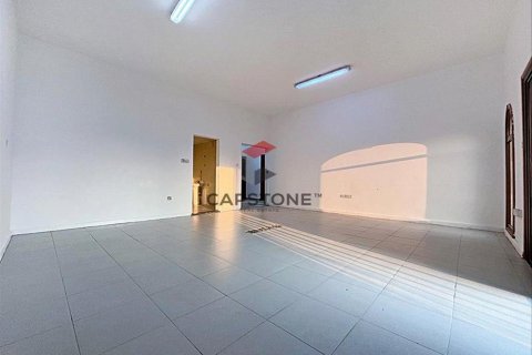 Villa in Al Khalidiya, Abu Dhabi, UAE 4 bedrooms, 455 sq.m. № 604575 - photo 28