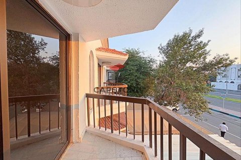 Villa in Al Khalidiya, Abu Dhabi, UAE 4 bedrooms, 455 sq.m. № 604575 - photo 29