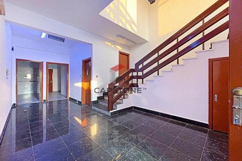 Villa in Al Khalidiya, Abu Dhabi, UAE 4 bedrooms, 455 sq.m. № 604575 - photo 8