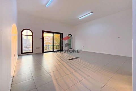 Villa in Al Khalidiya, Abu Dhabi, UAE 4 bedrooms, 455 sq.m. № 604575 - photo 26