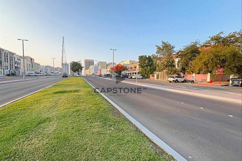 Villa in Al Khalidiya, Abu Dhabi, UAE 4 bedrooms, 455 sq.m. № 604575 - photo 2