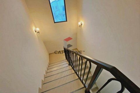 Townhouse in Khalifa City, Abu Dhabi, UAE 3 bedrooms, 150 sq.m. № 604574 - photo 11