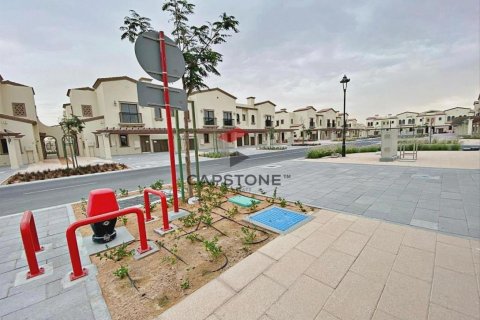 Townhouse in Khalifa City, Abu Dhabi, UAE 3 bedrooms, 150 sq.m. № 604574 - photo 1