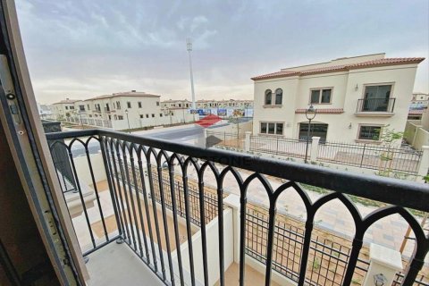 Townhouse in Khalifa City, Abu Dhabi, UAE 3 bedrooms, 150 sq.m. № 604574 - photo 2
