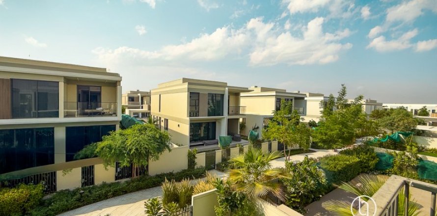 Villa in Dubai, UAE 4 bedrooms, 378.3 sq.m. № 628913