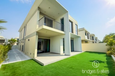 Villa in Dubai, UAE 4 bedrooms, 378.3 sq.m. № 628913 - photo 2