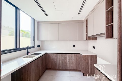Villa in Dubai, UAE 4 bedrooms, 378.3 sq.m. № 628913 - photo 6