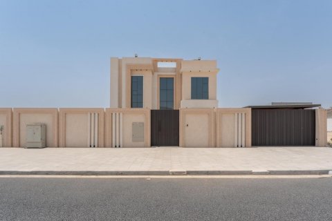 Vilë në Al Aweer, Dubai, Emiratet e Bashkuara Arabe 5 dhoma gjumi, 1138 m2. № 619785 - Foto 1
