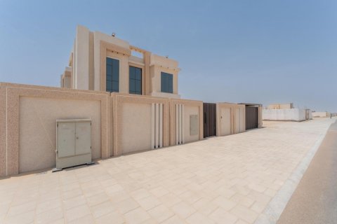 Vilë në Al Aweer, Dubai, Emiratet e Bashkuara Arabe 5 dhoma gjumi, 1138 m2. № 619785 - Foto 18