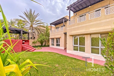 Vilë në Meadows, Dubai, Emiratet e Bashkuara Arabe 4 dhoma gjumi, 381 m2. № 586577 - Foto 1