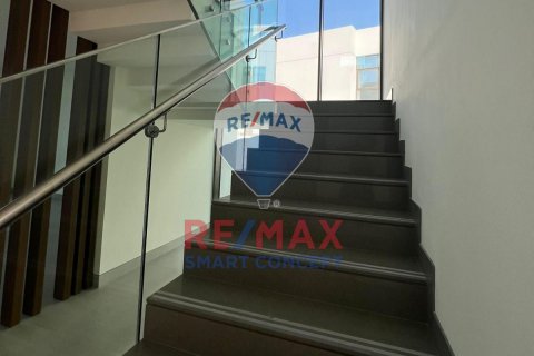 Vilë në Abu Dhabi, Emiratet e Bashkuara Arabe 4 dhoma gjumi, 876.1 m2. № 580488 - Foto 10