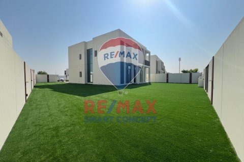Vilë në Abu Dhabi, Emiratet e Bashkuara Arabe 4 dhoma gjumi, 876.1 m2. № 580488 - Foto 1