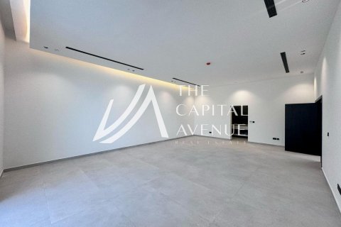 Villa in Khalifa City, Abu Dhabi, UAE 5 bedrooms, 968 sq.m. № 604695 - photo 4