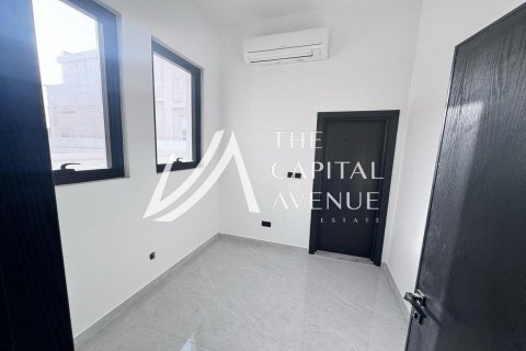 Villa in Khalifa City, Abu Dhabi, UAE 5 bedrooms, 968 sq.m. № 604695 - photo 20