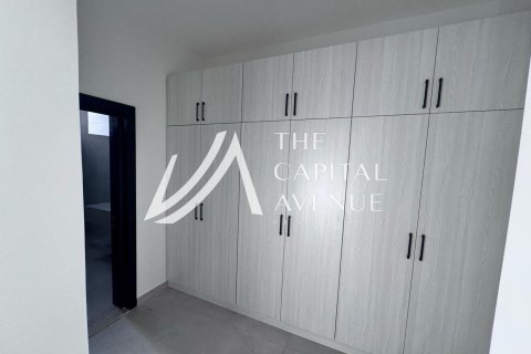 Villa in Khalifa City, Abu Dhabi, UAE 5 bedrooms, 968 sq.m. № 604695 - photo 16